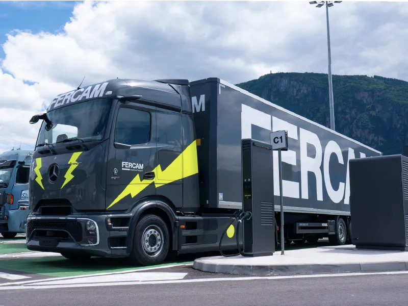 Guidare il cambiamento: il nuovo eActros 600 entra nella flotta FERCAM